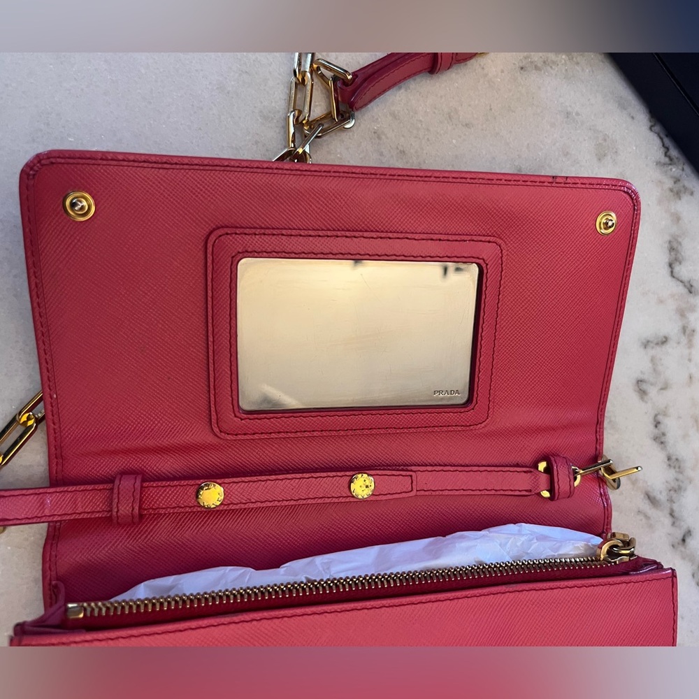 Prada pink Crossbody Bag with Gold Chain - Picture 3 of 16